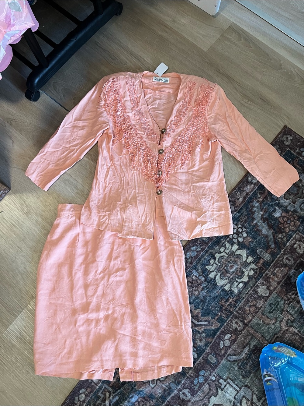 Women’s Vintage Pink Embroidered Two-Piece Blazer and Skirt Set - L
